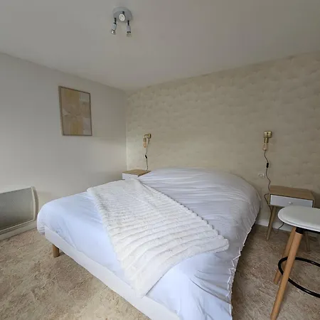 Holiday home Les Logis Des A 15 Minutes Du Puy Dufou *