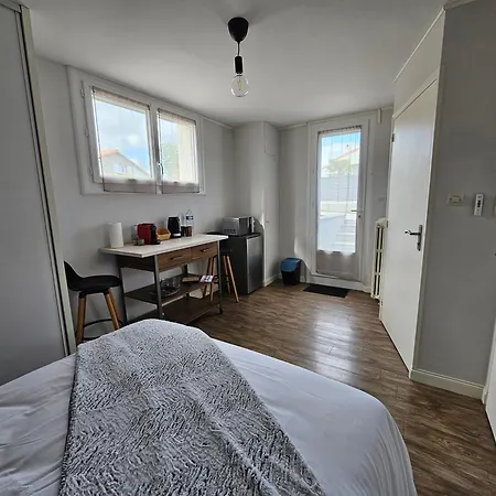 Les Logis Des A 15 Minutes Du Puy Dufou Holiday home Treize-Vents