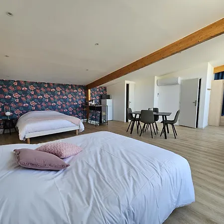 Les Logis Des A 15 Minutes Du Puy Dufou * Treize-Vents