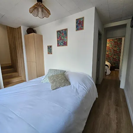 Les Logis Des A 15 Minutes Du Puy Dufou Holiday home Treize-Vents